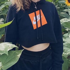 Cropped Nike Hoodie